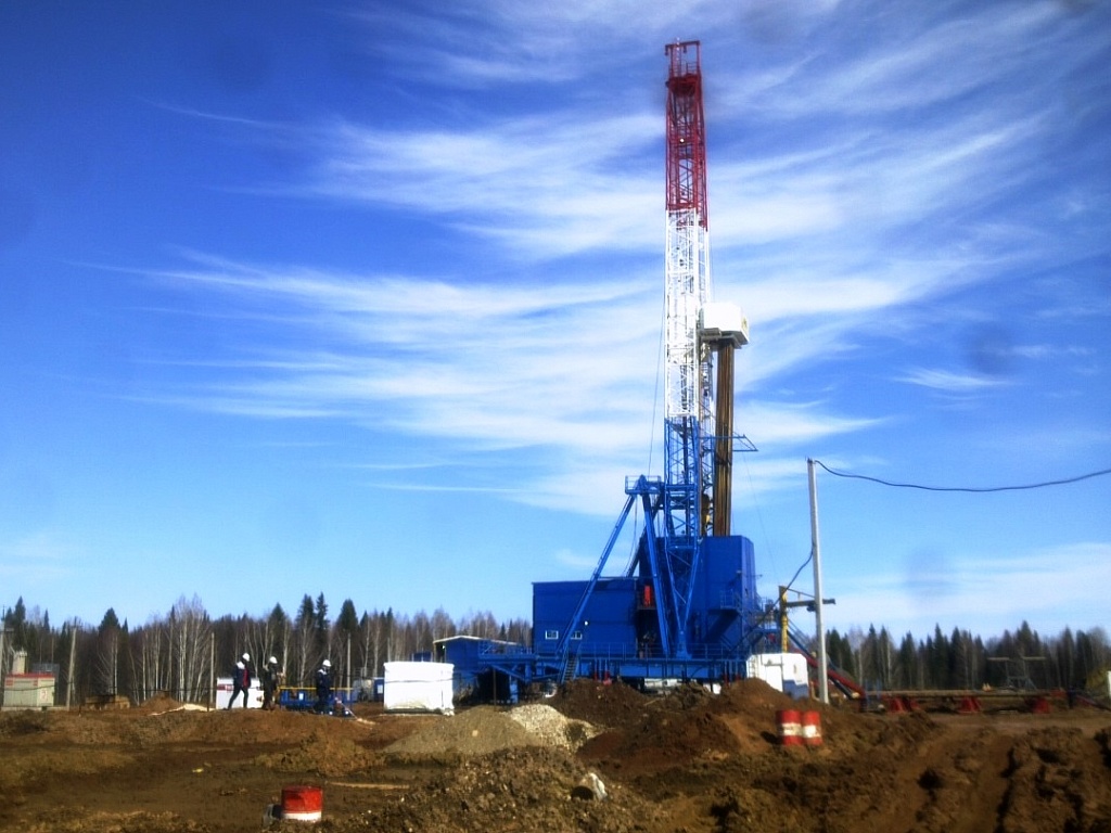Буровая установка эшелонного типа грузоподъемностью 250 тонн